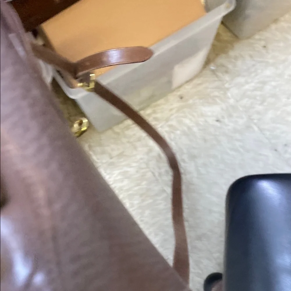 Classic Dooney & Bourke Brown Leather Bag - Picture 8 of 13